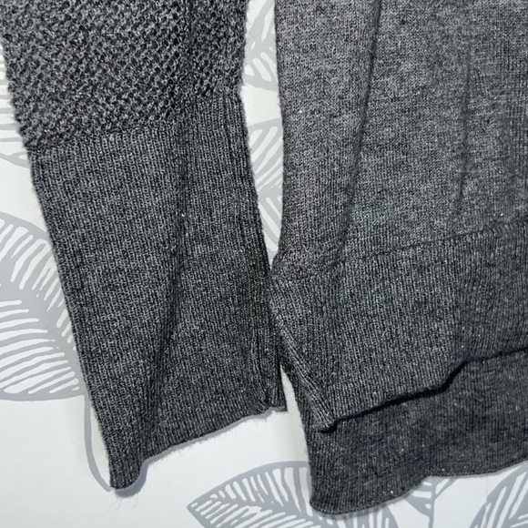 Rock & Republic Metallic Textured Top M Grey Glitter Light Sweater Neutral Boho - Picture 4 of 12